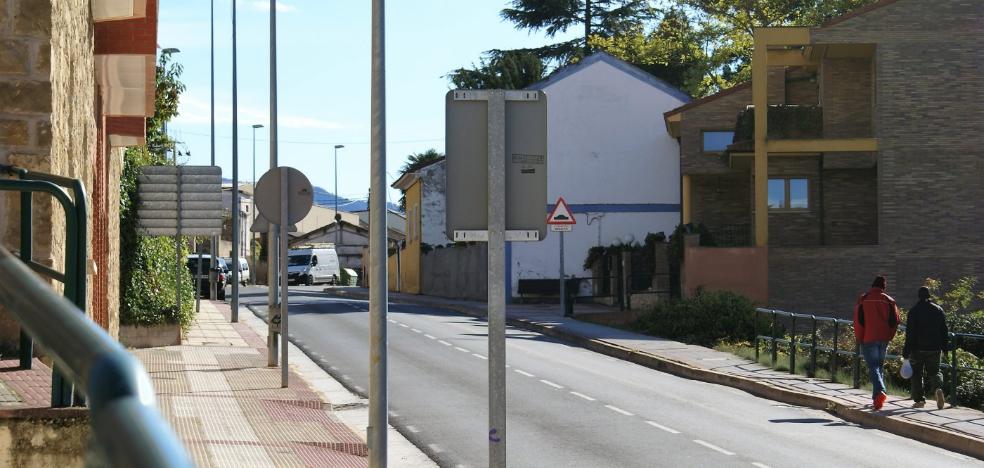 Vecinos de la najerina Avenida de la Sierra, molestos por los cortes de luz desde el miércoles