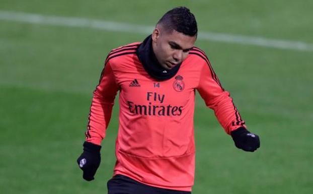 Casemiro sufre un esguince de tobillo; Nacho tiene afectada la rodilla