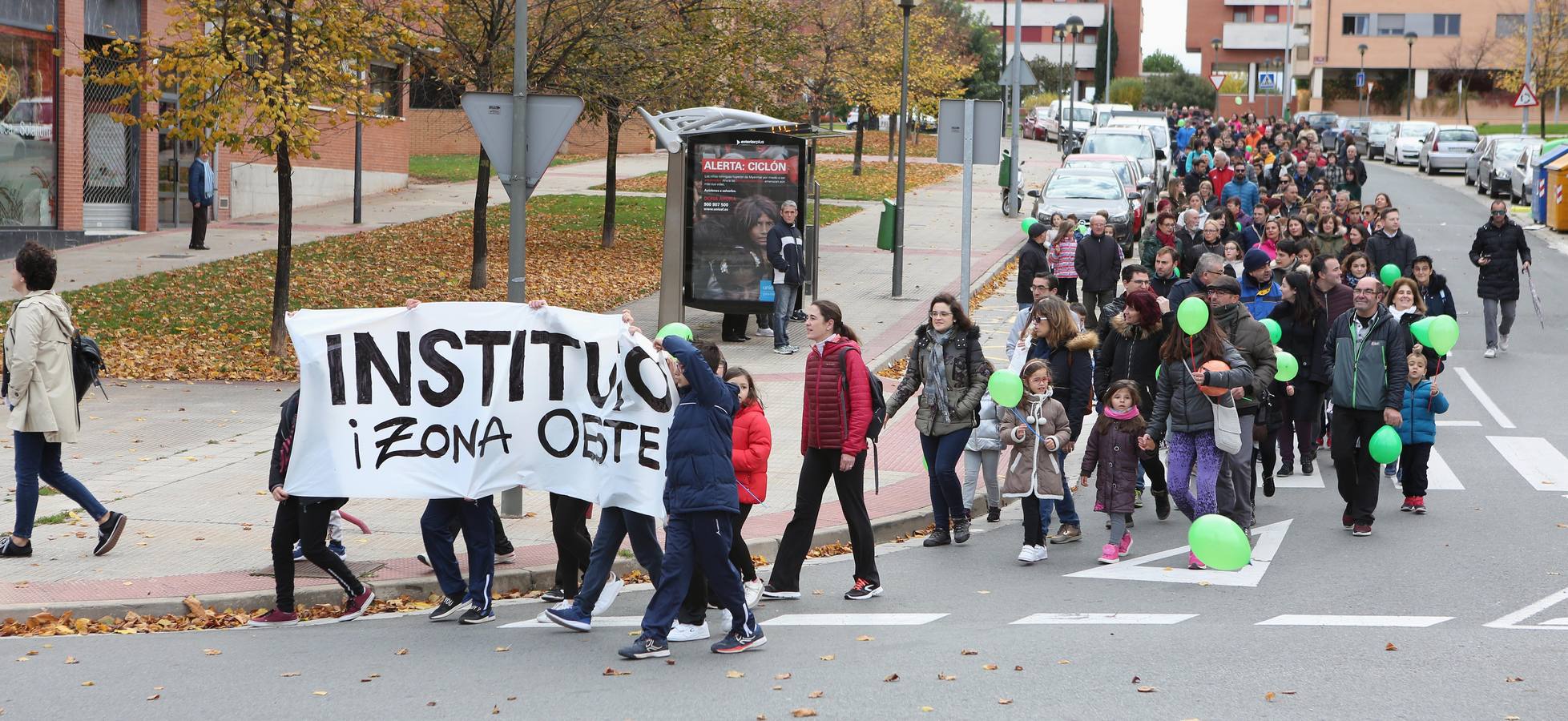 Medio millar de personas reclaman mejoras en la zona oeste de Logroño