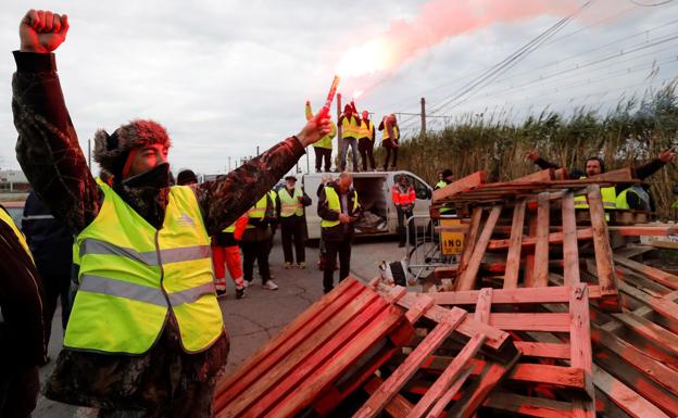 El Gobierno francés cifra en 528 los heridos en las protestas del carburante