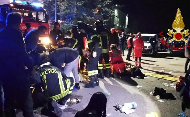 Cinco menores y una madre mueren en una estampida en una discoteca de Italia