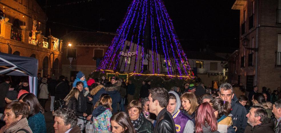 Grañón inauguró otra edición de su árbol de botellas de vino