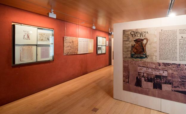 Una exposición muestra la historia de la Cofradía del Pez