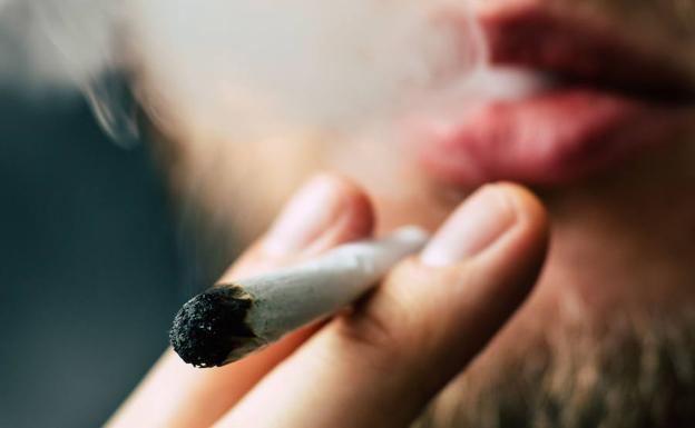 Salud intentará romper el nudo entre tabaco y cannabis