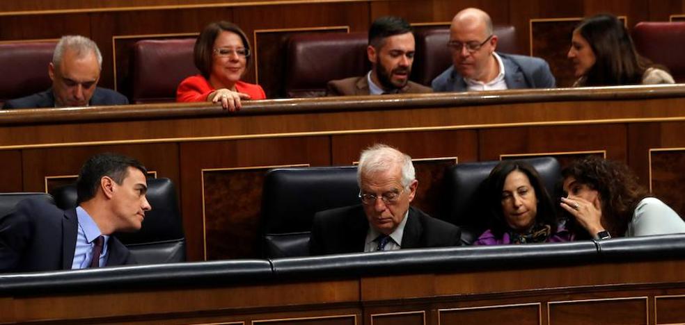 Sánchez ensaya la estrategia electoral en el Congreso ante su soledad en la crisis catalana