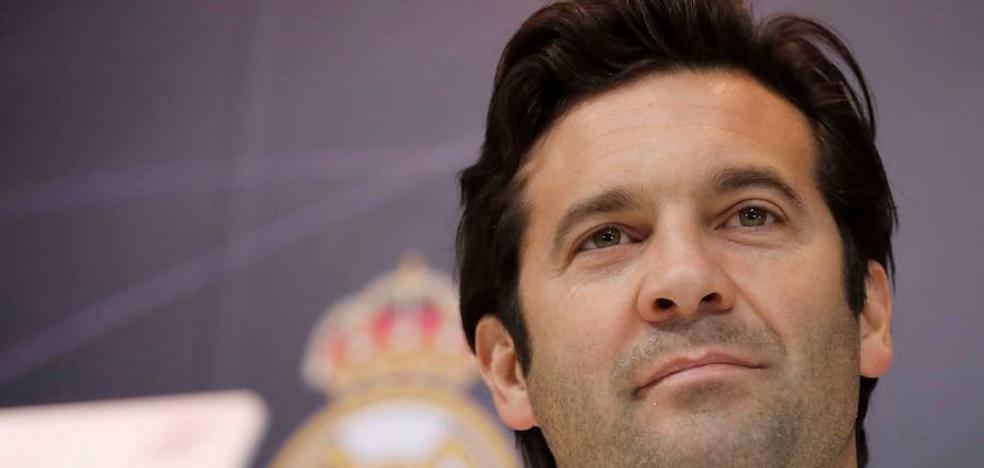 Solari se agarra al apoyo del jugador número 12