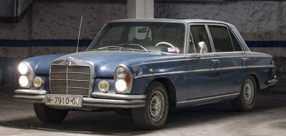 Vendido en 19.000 euros el Mercedes que usaron los Reyes en los años 70