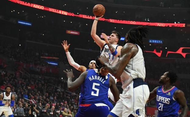 Los Clippers superan a un estelar Doncic y los Heat frenan a los Rockets