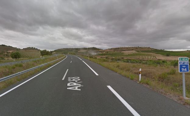 Herida una una mujer al colisionar su turismo con una rueda en la AP-68 en Briones