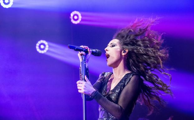 Malú derrocha energía en el Festival Actual de Logroño