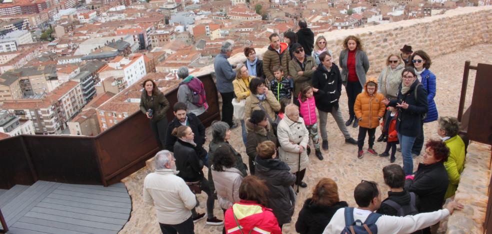 El turismo conquista el castillo de Arnedo