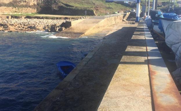 Muere un hombre que cayó al mar cuando paseaba con su mujer