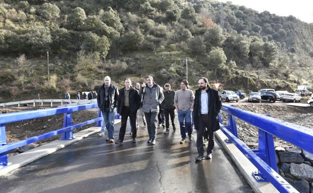 Viniegra de Abajo estrena un nuevo puente sobre el Urbión