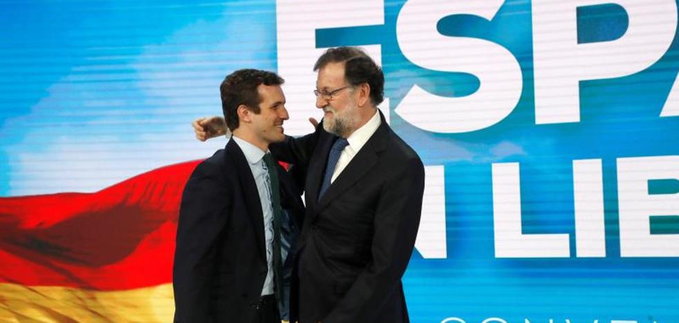 Rajoy y Feijóo reivindican la moderación en política ante un PP temeroso de Vox