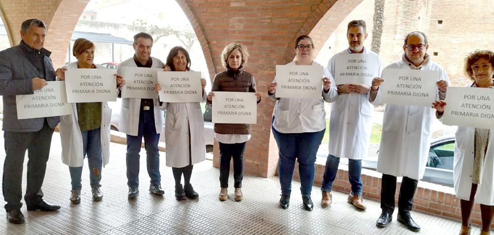 Médicos de familia se confiesan «agotados» por las citas duplicadas y los enfermos cada 6 minutos