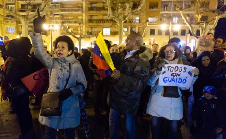 Manifestación en El Espolón en defensa de «la democracia» en Venezuela