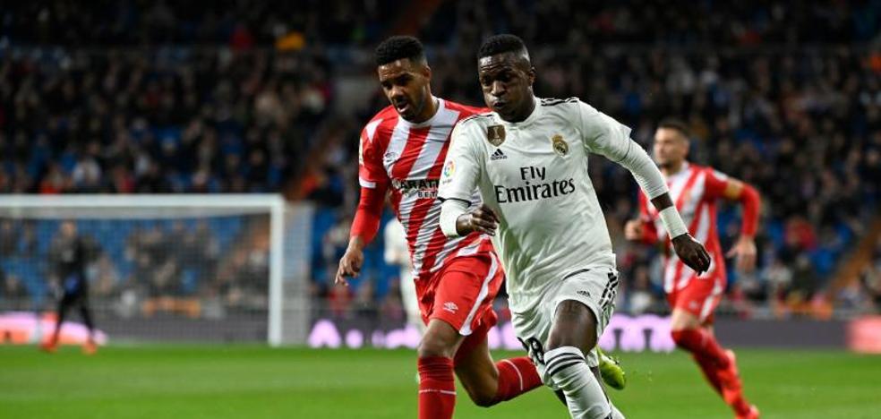 El Bernabéu se rinde a Vinicius