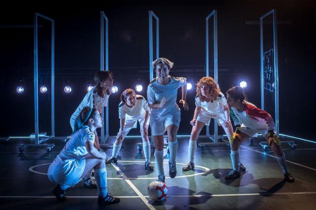 Fútbol femenino sobre las tablas