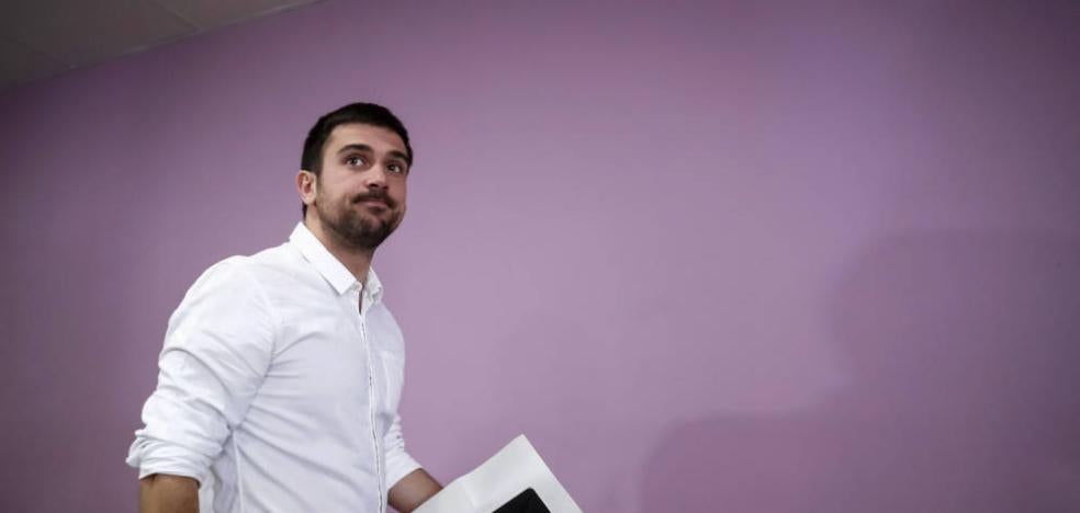 Ramón Espinar dimite de todos sus cargos y sume a Podemos en el caos