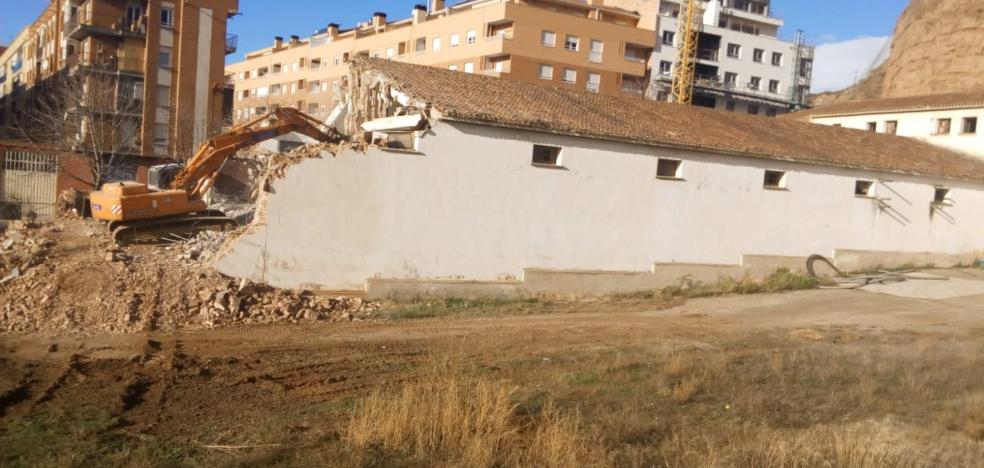 Comienza el derribo de la bodega cooperativa