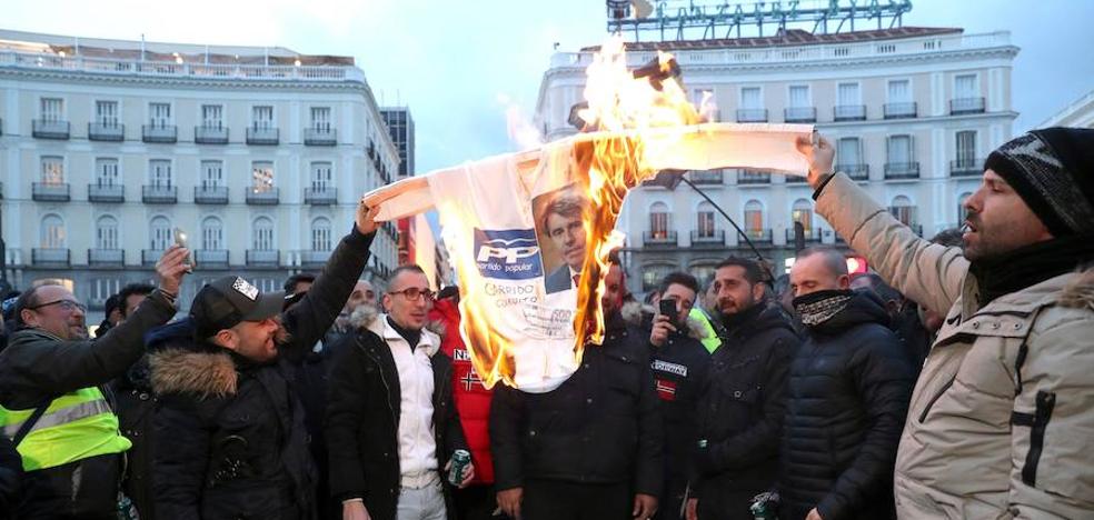 Los taxistas de Madrid ocupan la Gran Vía tras el rechazo de sus exigencias