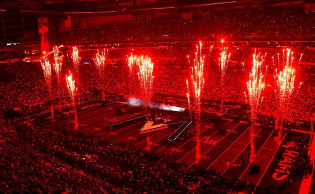 Maroon 5 desató una lluvia de fuego y cohetes en el descanso de la Super Bowl