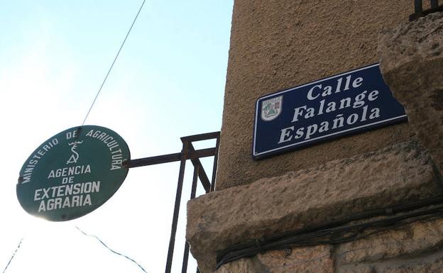 De la plaza Franco a la calle Primo de Rivera, Justicia pide la retirada de todos los vestigios franquistas