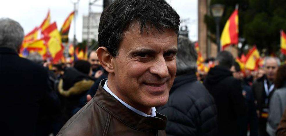 Valls evita sumarse a la instantánea con Vox