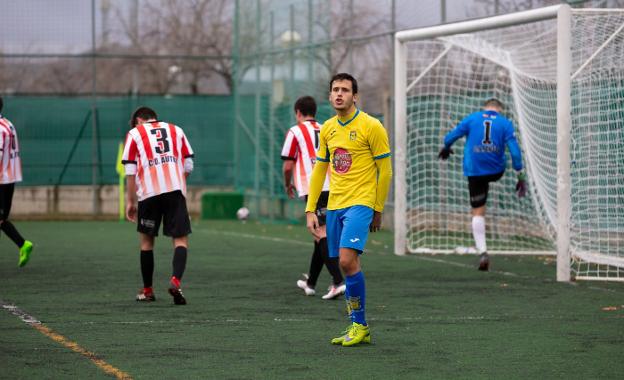 Un gol de Diego saca del descenso al Calasancio