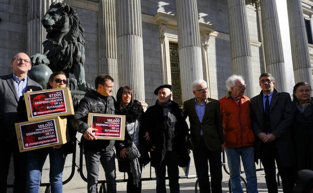 «La ley obliga a mi madre a vivir en contra de su voluntad pero no le permite morir con dignidad»