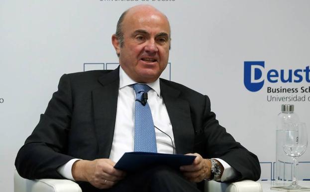 Guindos apunta que BBVA es «el más interesado» en aclarar con rapidez el caso del espionaje