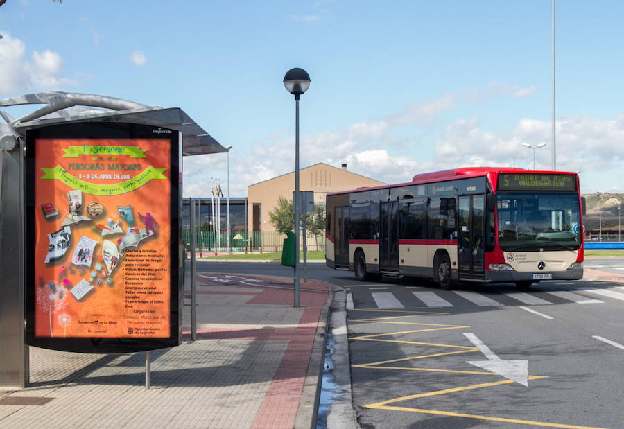 El Cortijo amplía su horario de autobús y Valdegastea suma una parada