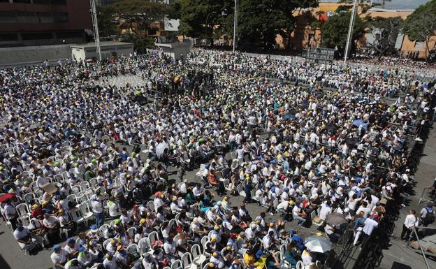 Venezuela inicia una semana crucial en el pulso Guaidó-Maduro por ayuda humanitaria