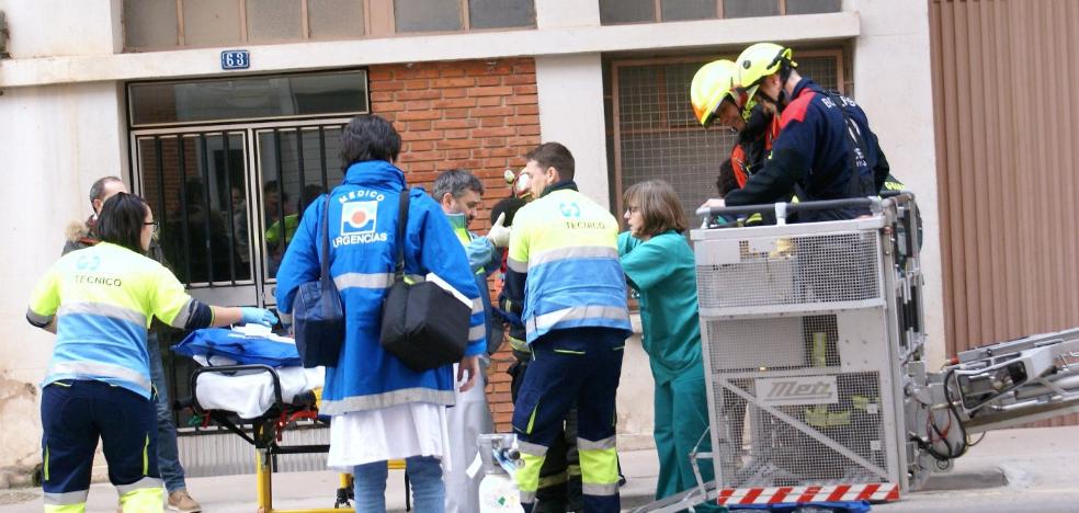 Un niño de dos años, ingresado en el San Pedro tras caer de un quinto piso al tejado de un tercero