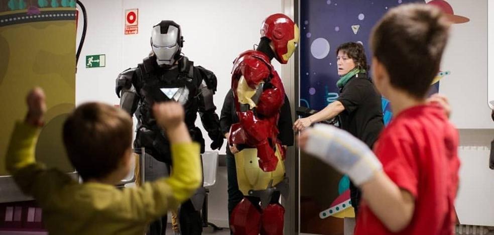 Iron Man viaja de Calahorra a Pamplona para ayudar a niños con cáncer