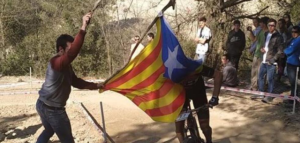 Una estelada contra Coloma