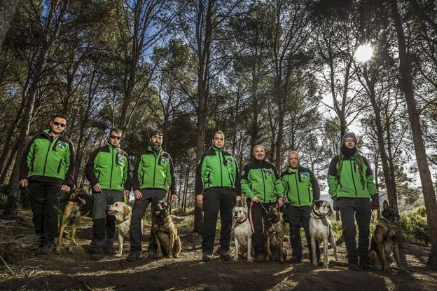 Cuestión de olfato: así trabaja la Unidad Canina de Rescate de La Rioja