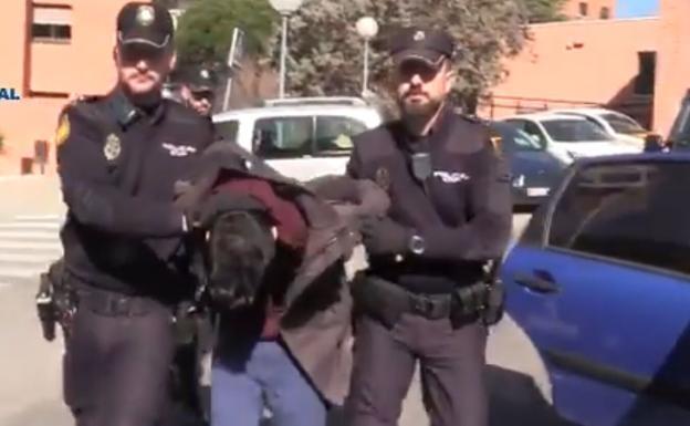 El 'caníbal de Madrid' asesinó a su madre dos semanas antes de su arresto