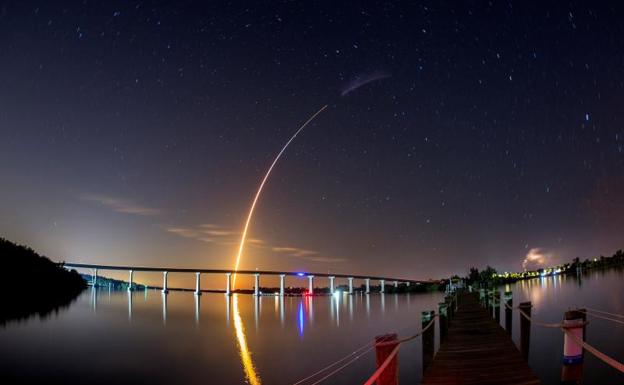 Despega sin incidentes la primera cápsula de Elon Musk que llevará a turistas al espacio