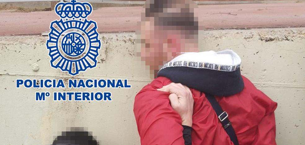 Dos detenidos por robar gran cantidad de prendas de la empresa en la que trabajaban