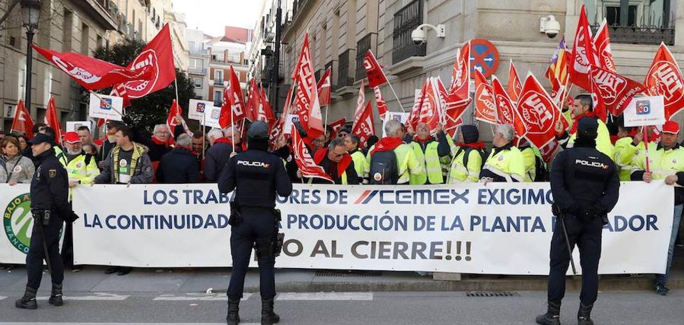 La industria cementera prevé más cierres de fábricas