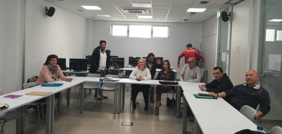 Los alumnos de la II Aceleradora de Empleo de Haro reciben una charla sobre comunicación