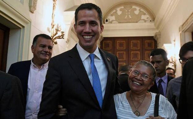 Guaidó decreta la «emergencia nacional» en Venezuela