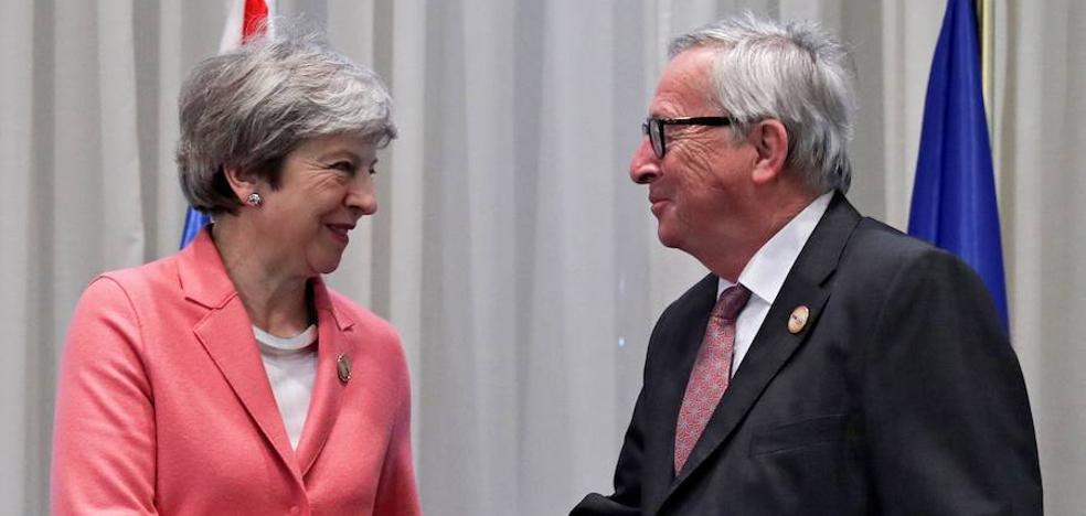 May recurre a Juncker en un intento de última hora para encarrilar el 'brexit'