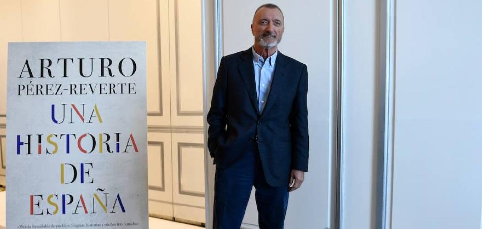 Pérez-Reverte: «España está en demolición»