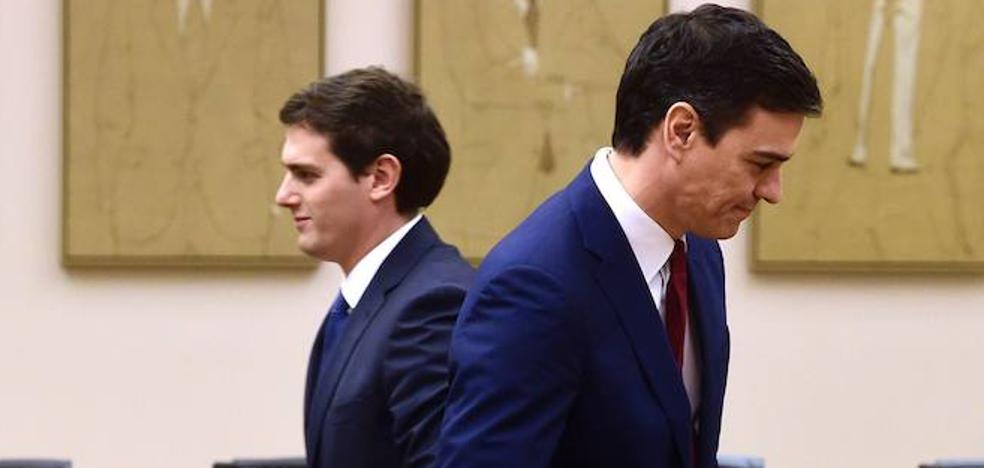 Rivera reta a Sánchez a un cara a cara y el líder del PP se indigna