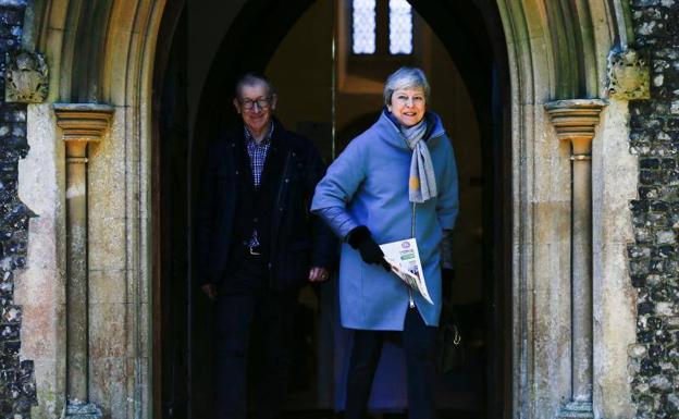 May pide pragmatismo a los diputados para apoyar su acuerdo del 'brexit'