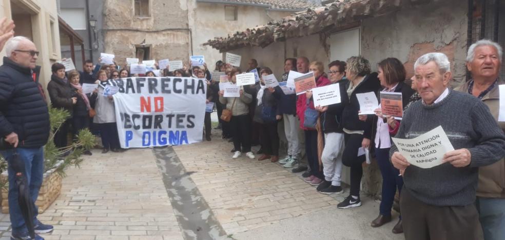 Vecinos de Ribafrecha buscan el apoyo municipal en su demanda de mejorar su atención médica