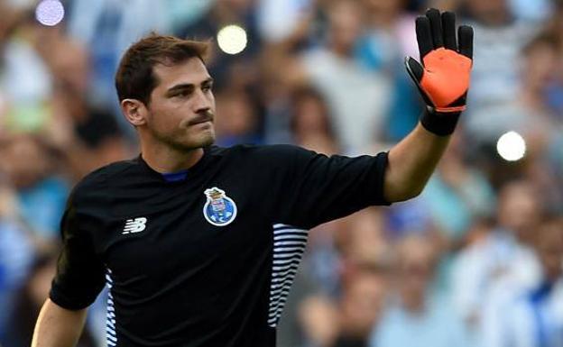 Iker Casillas renueva con el Oporto