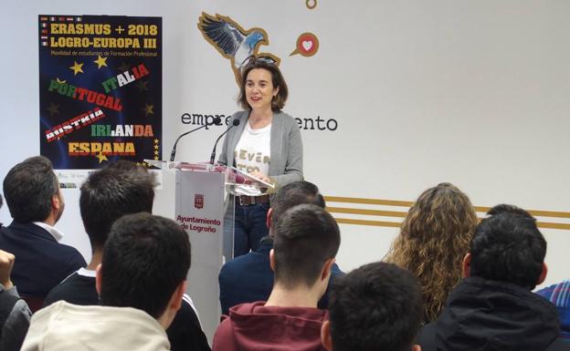 Gamarra anima a 35 jóvenes a aprovechar la experiencia «única» del Erasmus+